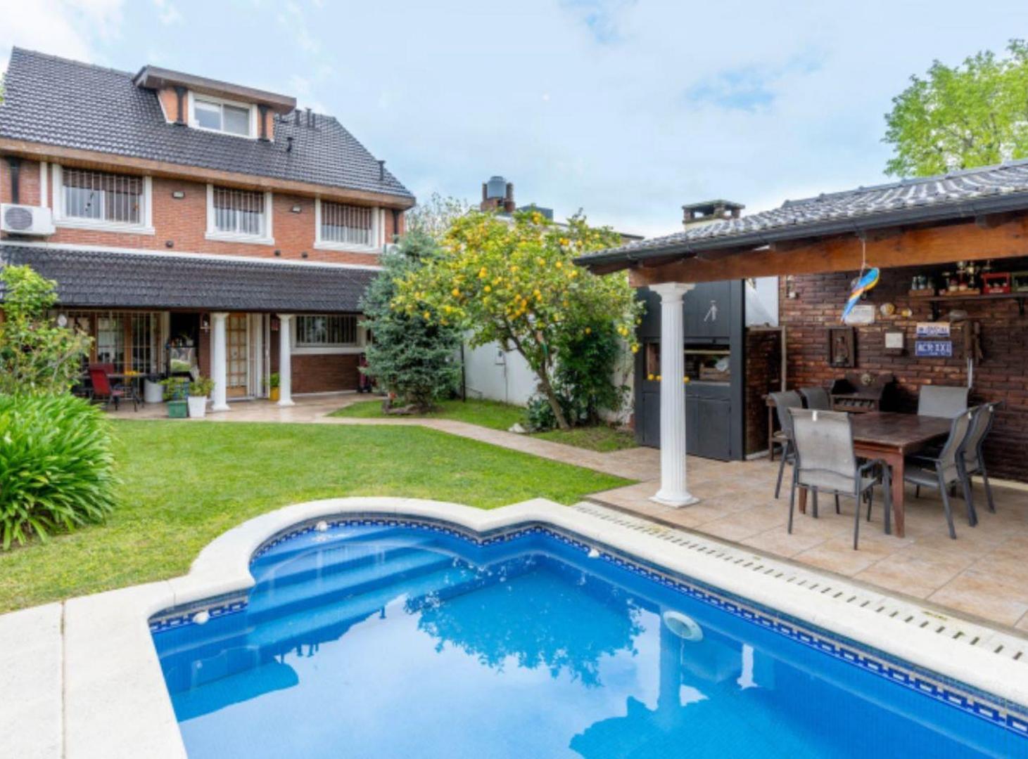 Foto de Casa 6 amb c/jardin y pileta en venta Olivos Golf, imagen 1