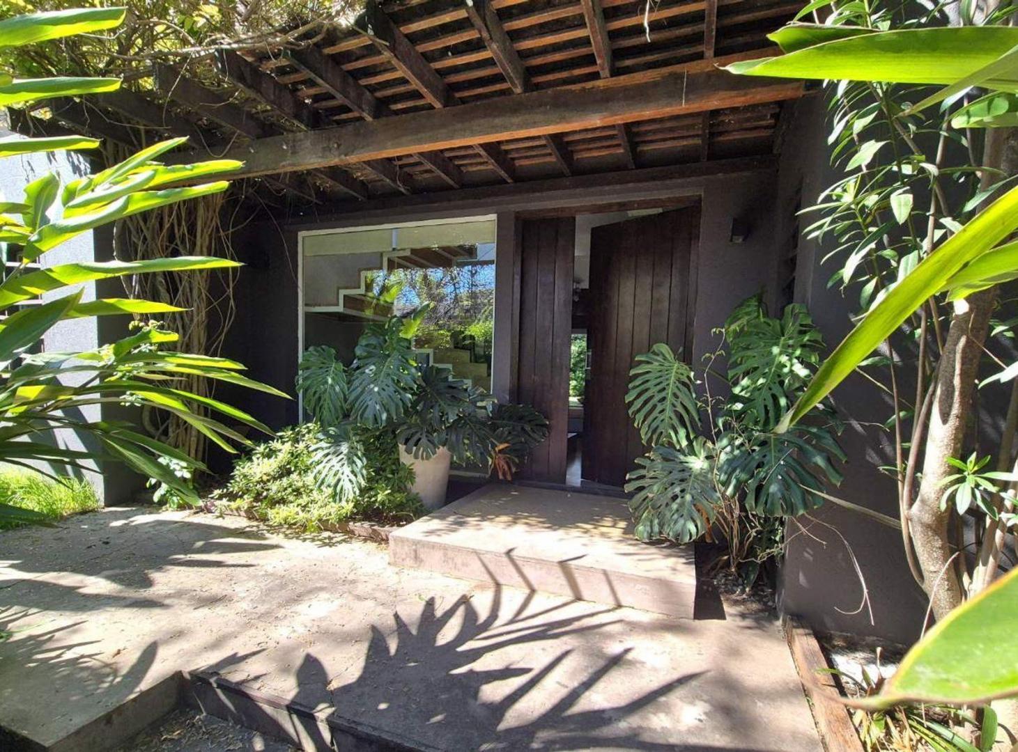 Foto de CASA EN VENTA MARTINEZ 5 AMB JARDIN COCH DISEÑO, imagen 1