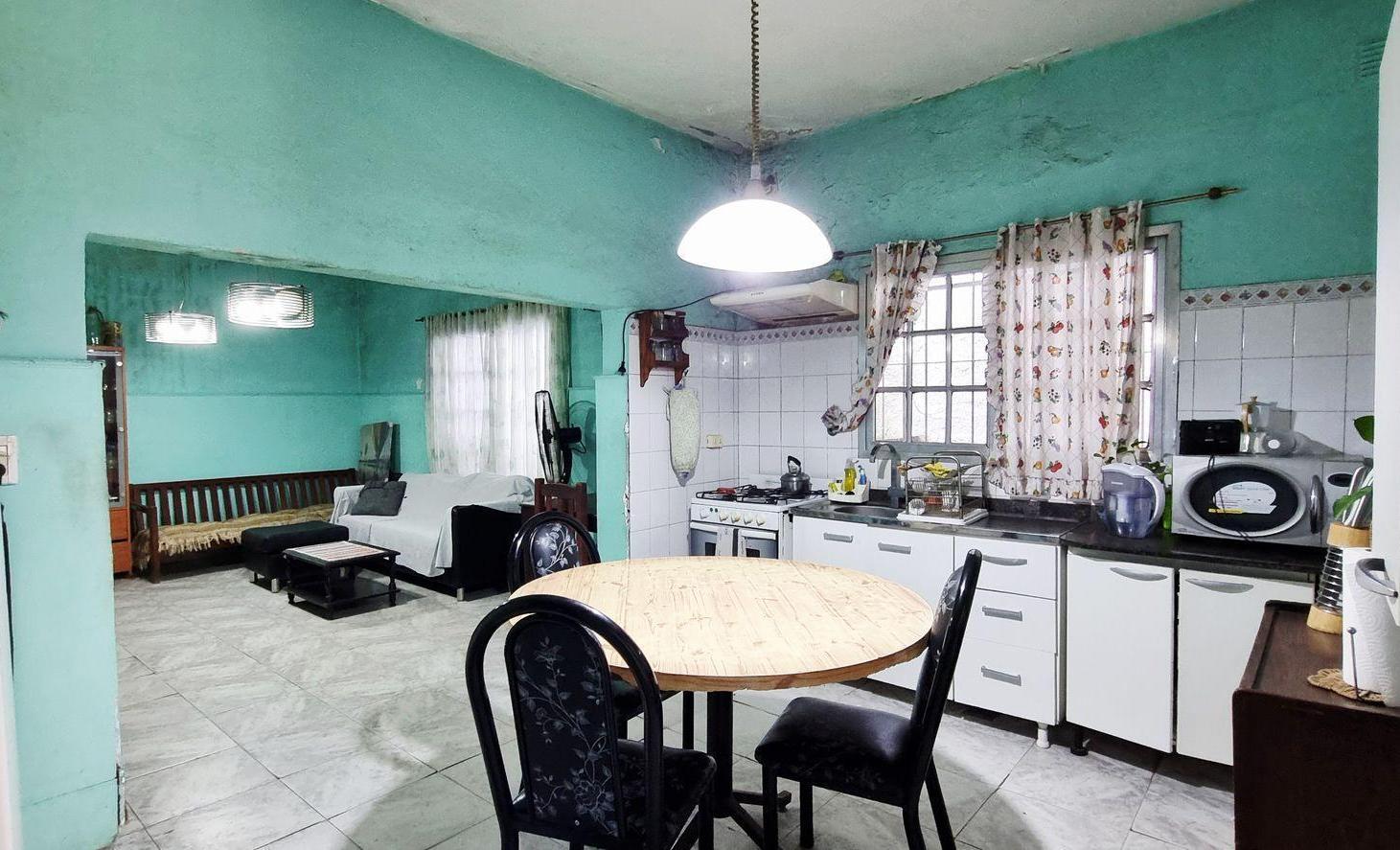 Foto de VENTA CASA CON DOS LOCALES COMERCIALES Y DEPÓSITO, imagen 1