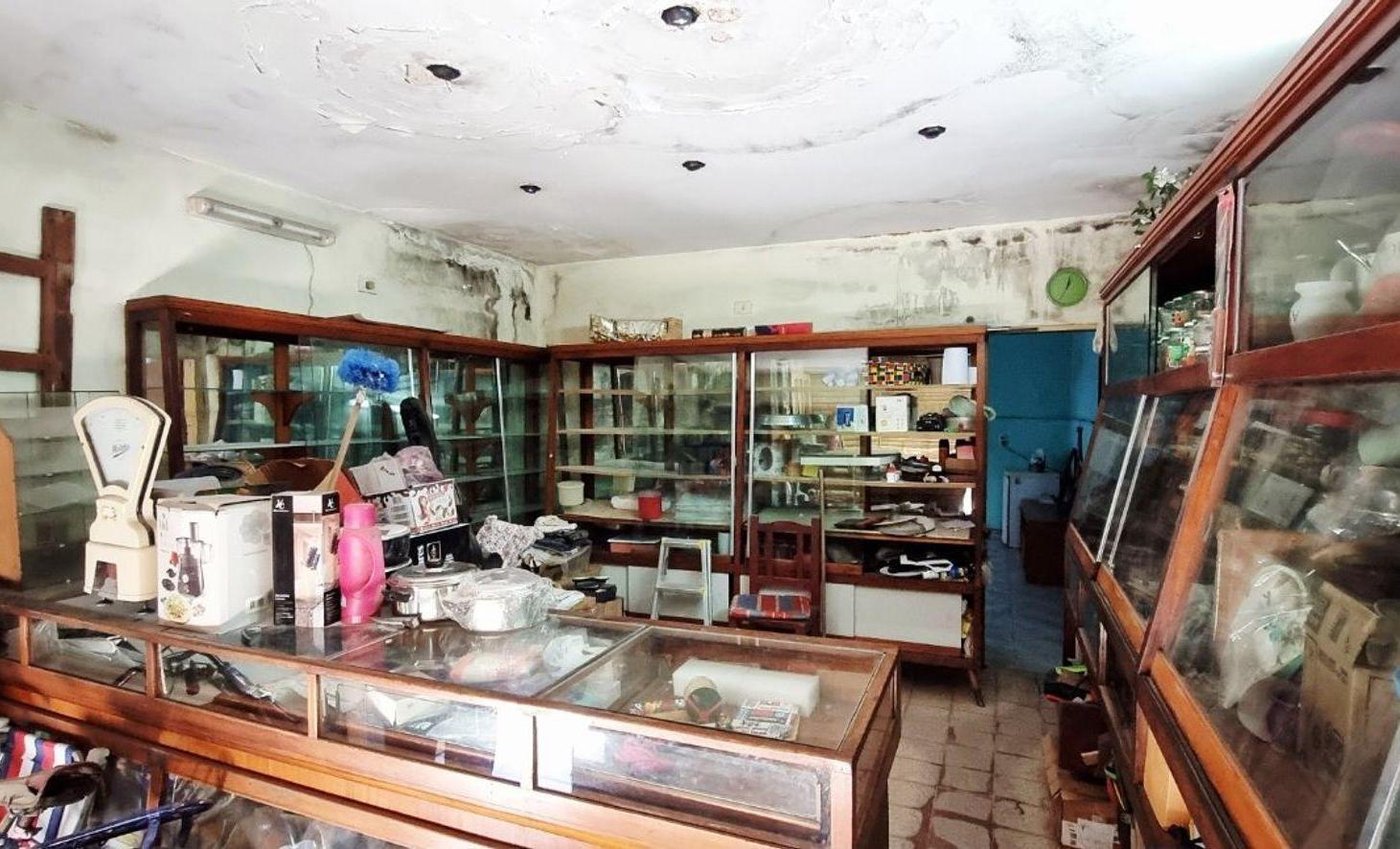 Foto de VENTA CASA CON DOS LOCALES COMERCIALES Y DEPÓSITO, imagen 2