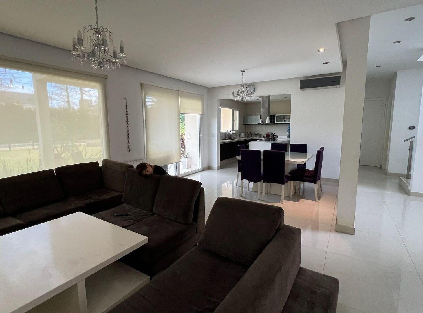 Foto de Alquiler casa de diseño moderno en Bo Septiembre, imagen 4