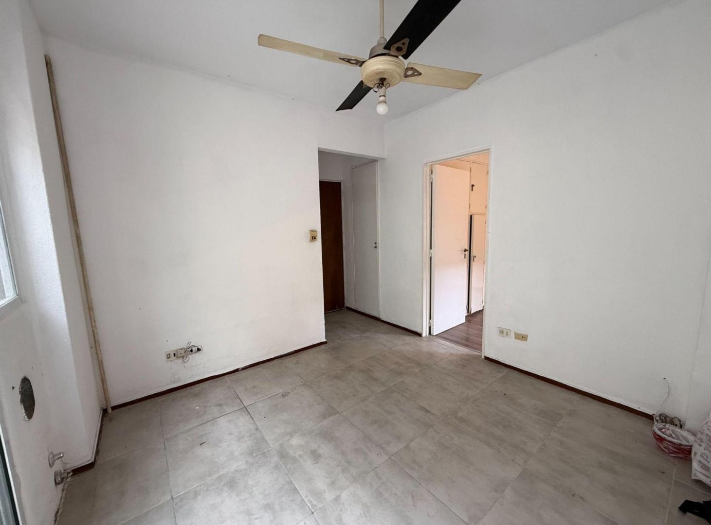 Foto de VENTA DEPARTAMENTO 2 AMBIENTES CON PATIO - ALMAGRO, imagen 4