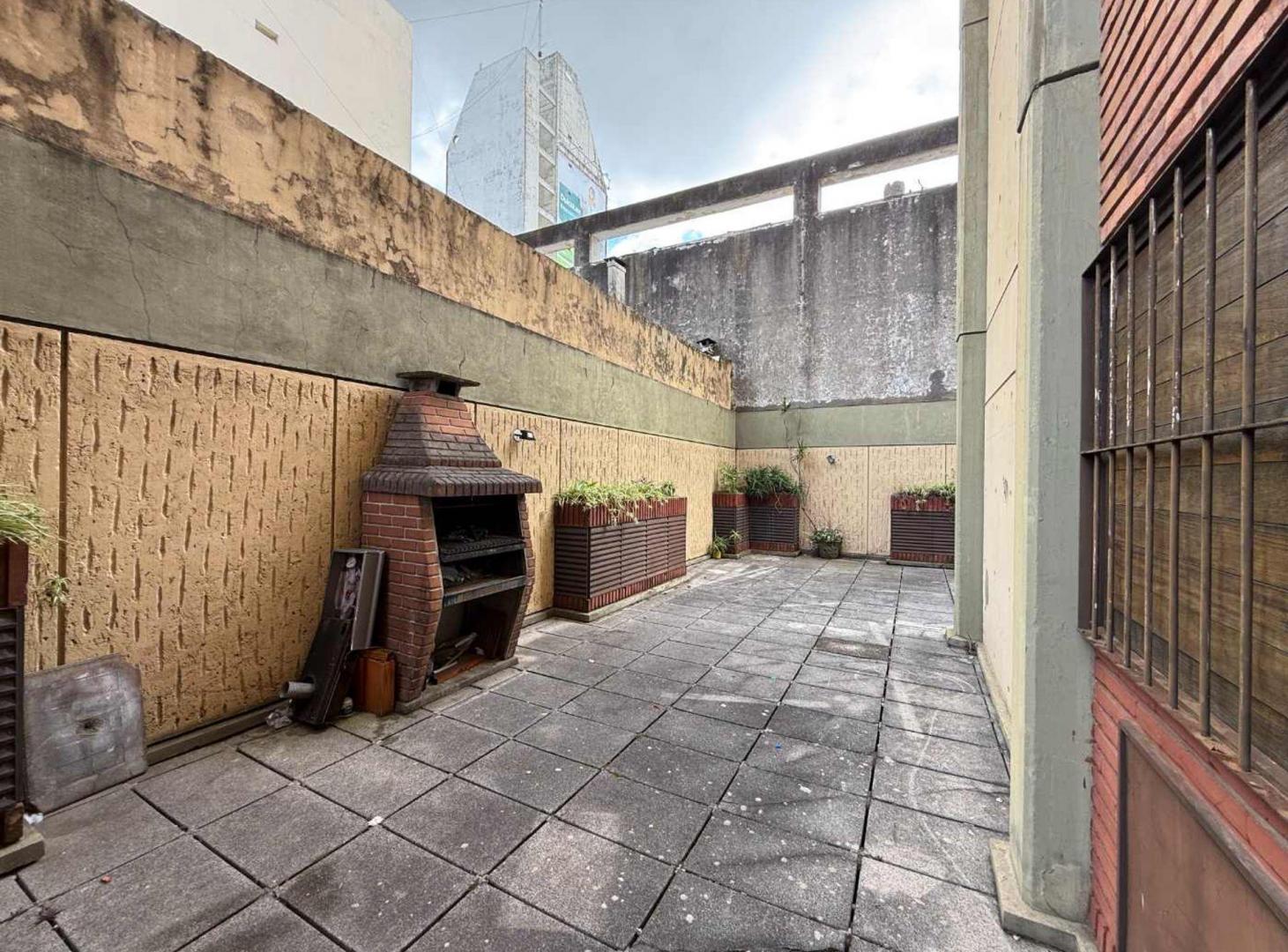 Foto de VENTA DEPARTAMENTO 2 AMBIENTES CON PATIO - ALMAGRO, imagen 2