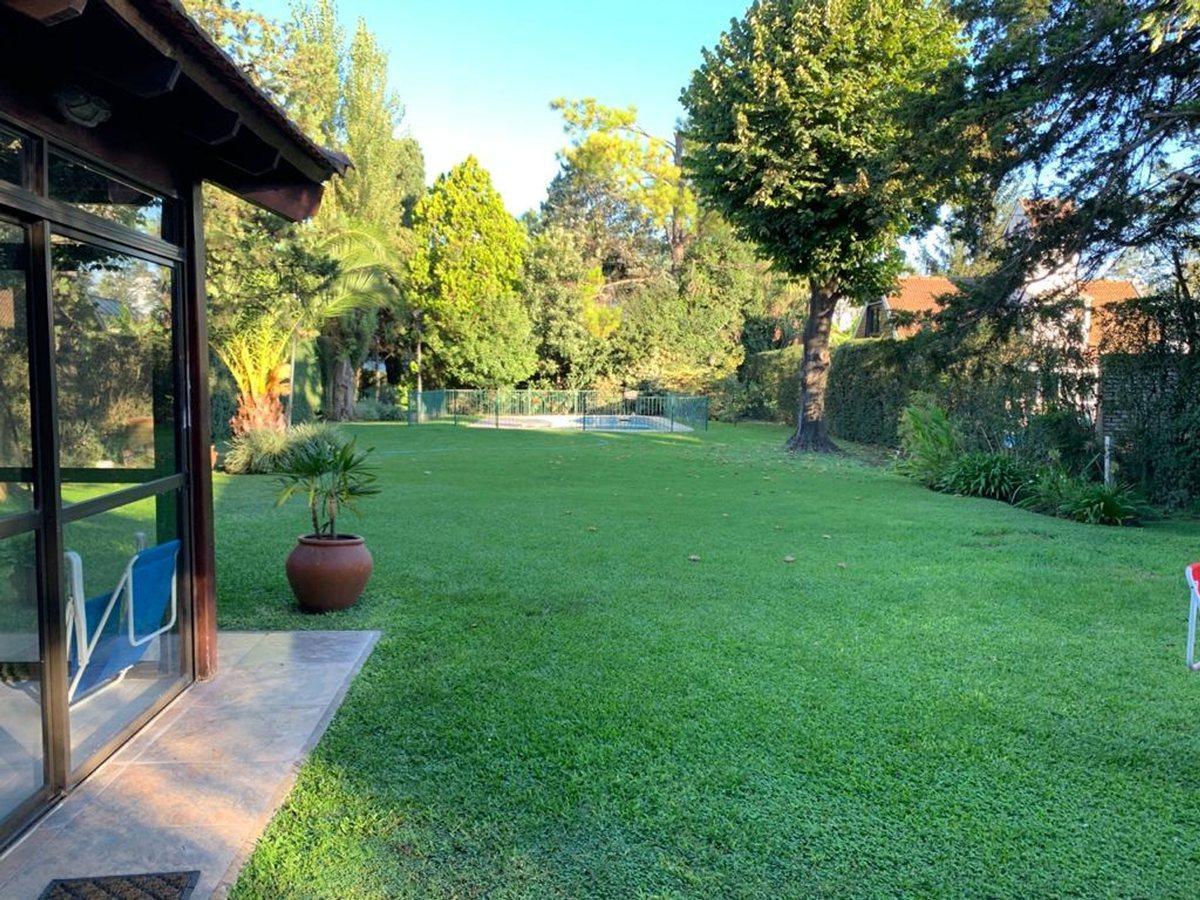 Foto de VENTA CASA SOBRE DOS LOTES EN COUNTRY LAS LAJAS, imagen 2