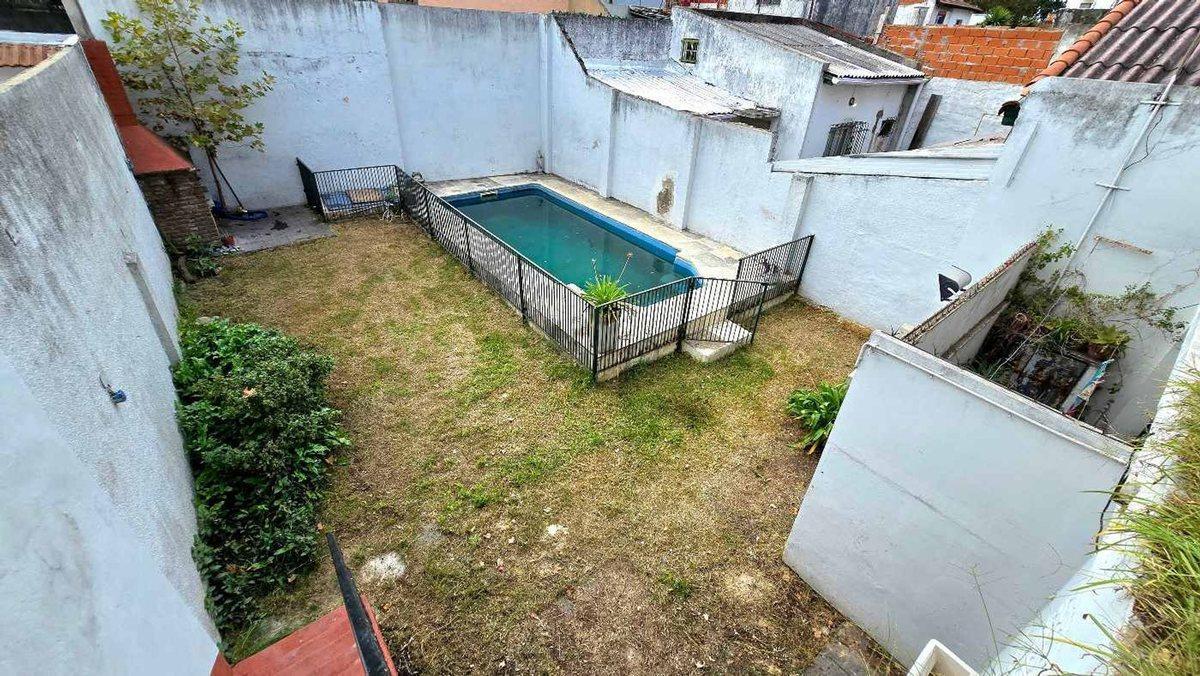 Foto de VENTA - PH 5 amb. CON JARDIN, TERRAZA Y COCHERA, imagen 2