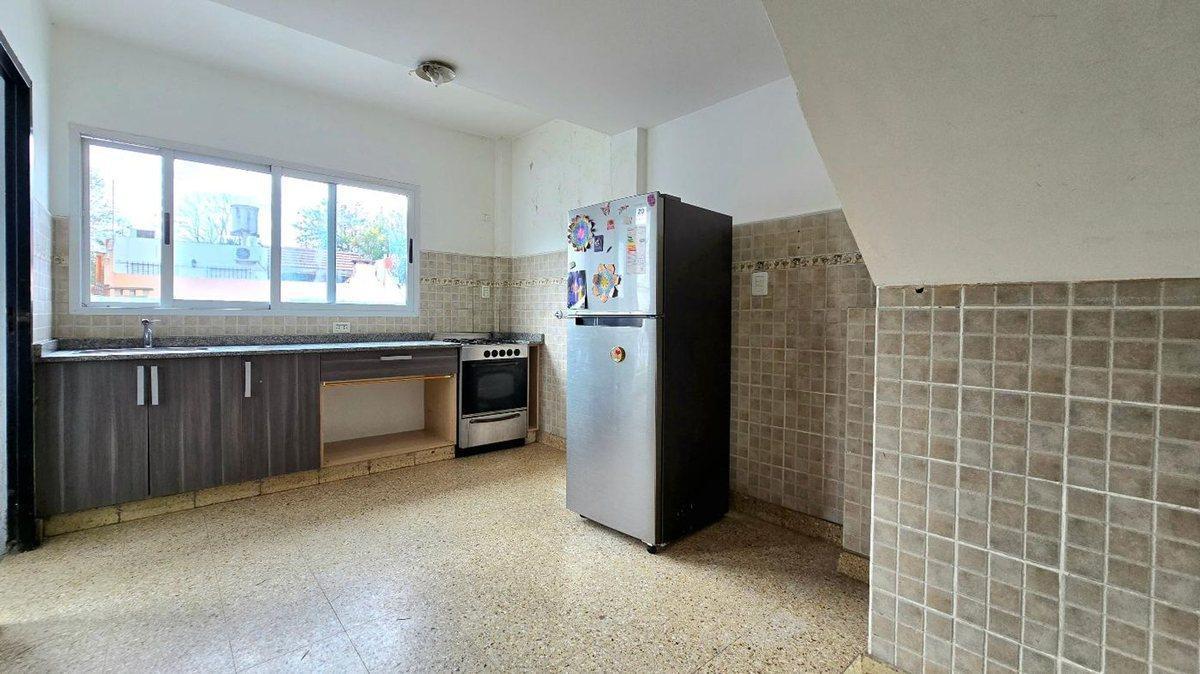 Foto de VENTA - PH 5 amb. CON JARDIN, TERRAZA Y COCHERA, imagen 3