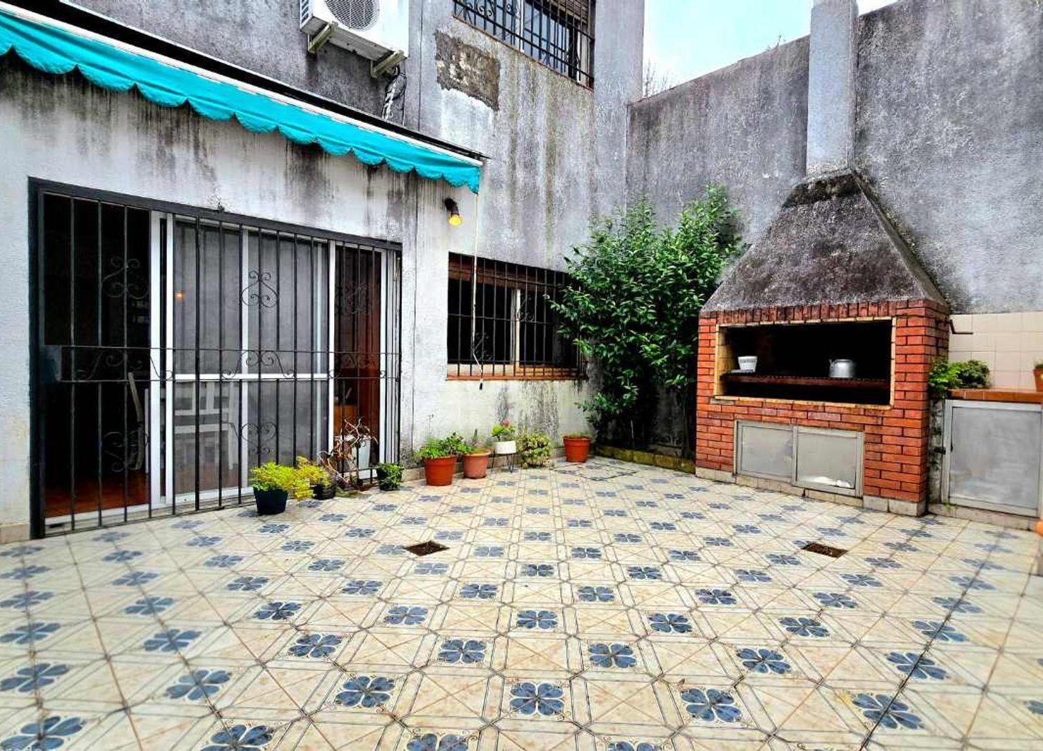 Foto de Venta casa 5 ambientes en Olivos con patio, imagen 1