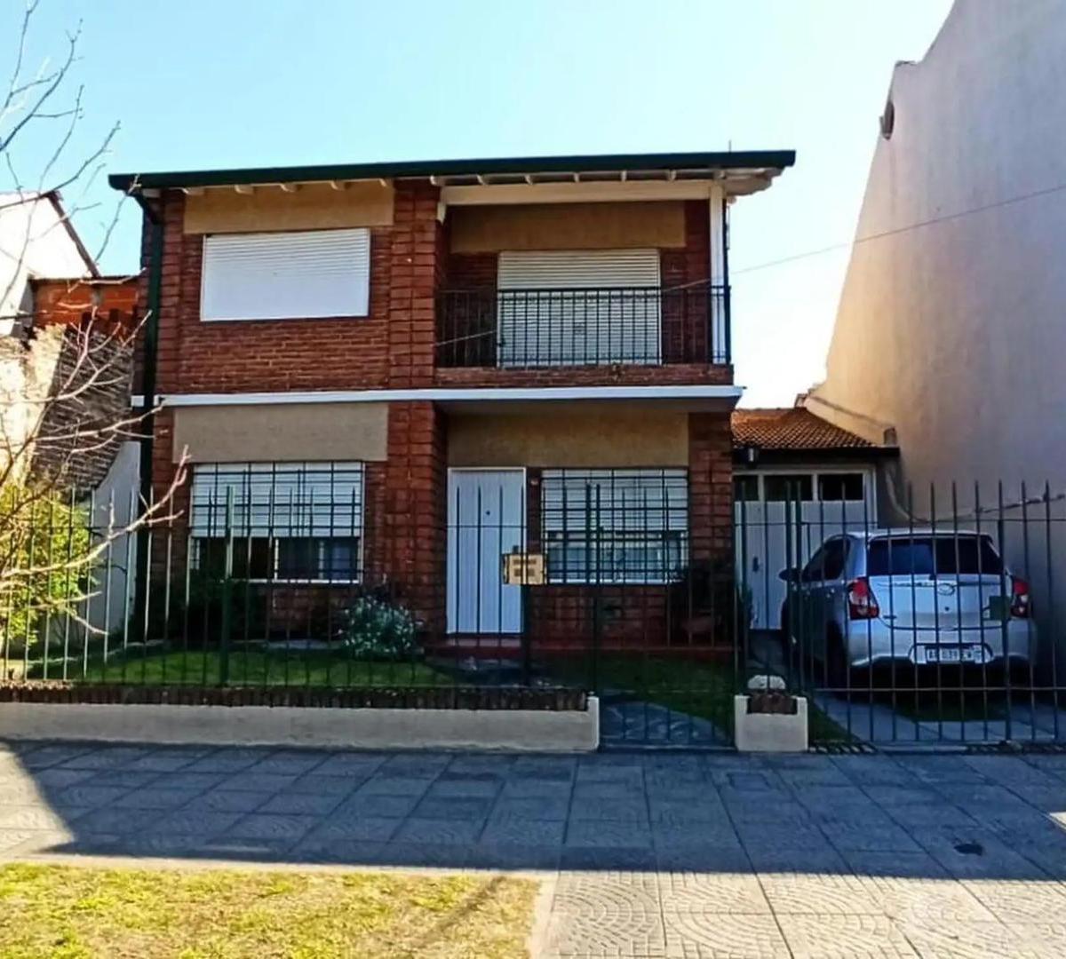 venta Casa 5 ambientes con garage y quincho, lote 500 m2, ac