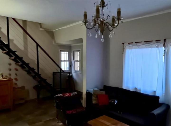 Duplex 4 ambientes con 2 cocheras y fondo Lanus Este 3
