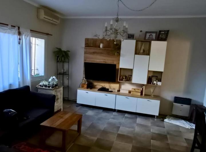Duplex 4 ambientes con 2 cocheras y fondo Lanus Este 2