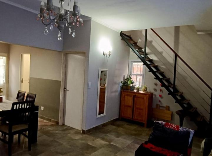Duplex 4 ambientes con 2 cocheras y fondo Lanus Este 4