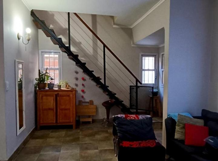 Duplex 4 ambientes con 2 cocheras y fondo Lanus Este 5