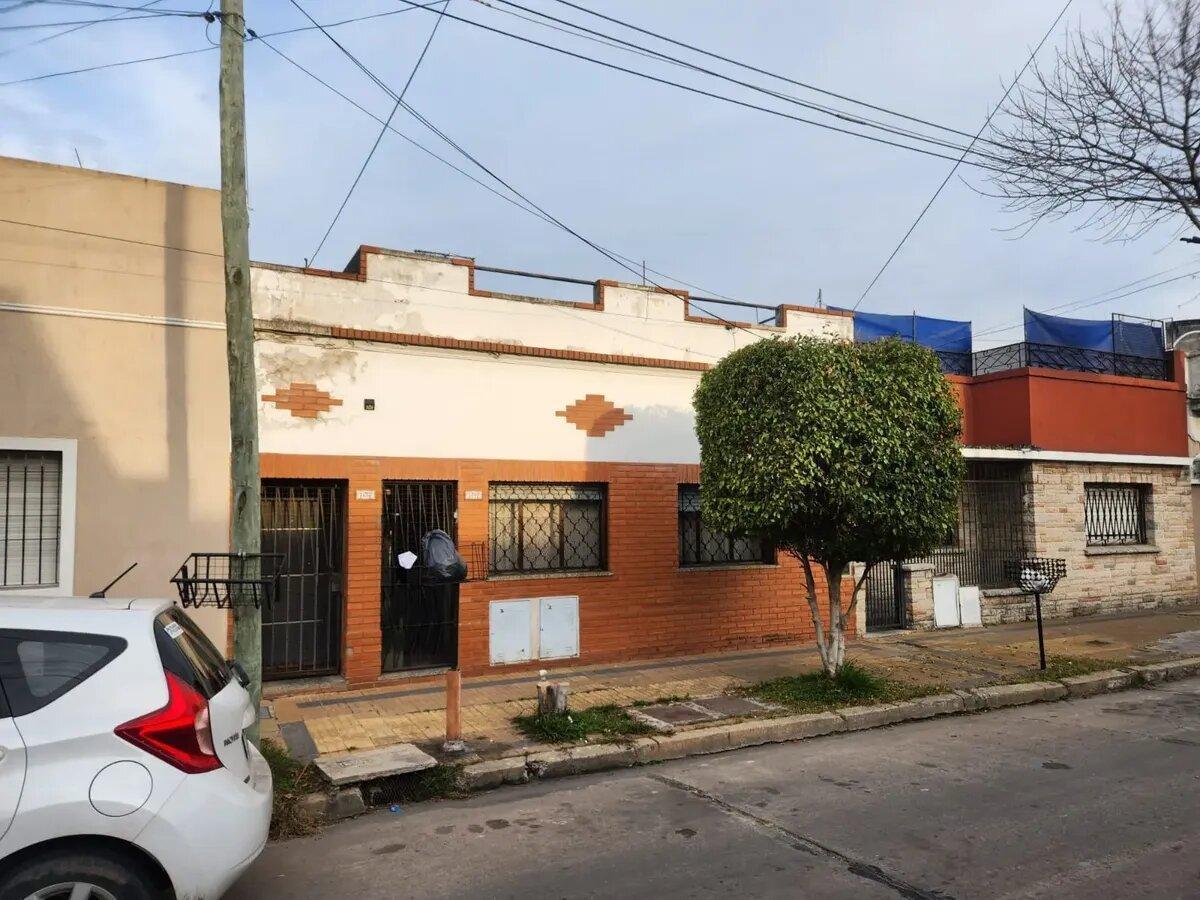 Foto de Venta En Block 3 Departamentos Tipo Casa Lanus Oeste, imagen 1
