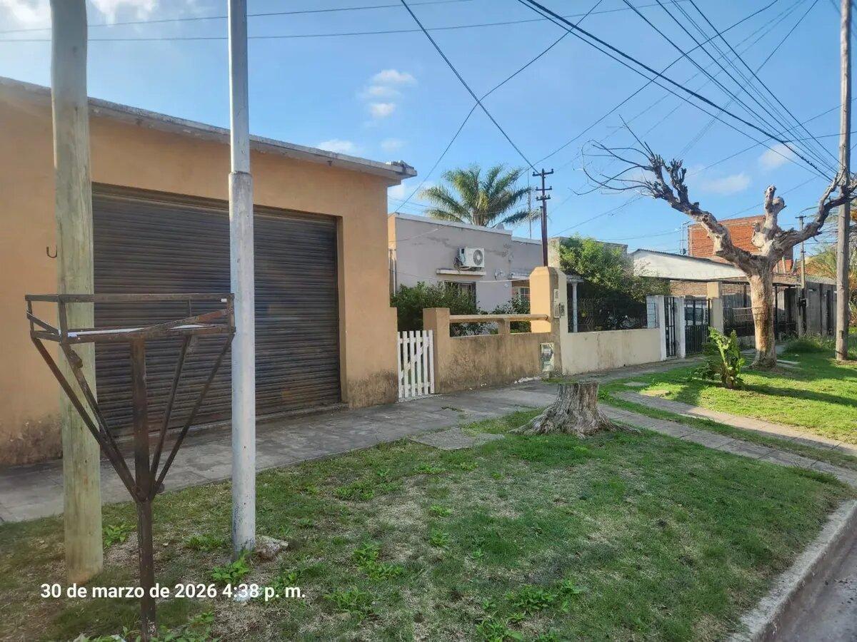 Foto de Casa 3 Ambientes Con Garage O Local Y Fondo, imagen 2