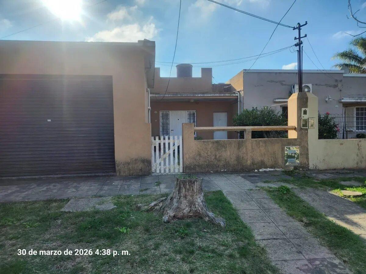 Foto de Casa 3 Ambientes Con Garage O Local Y Fondo, imagen 1