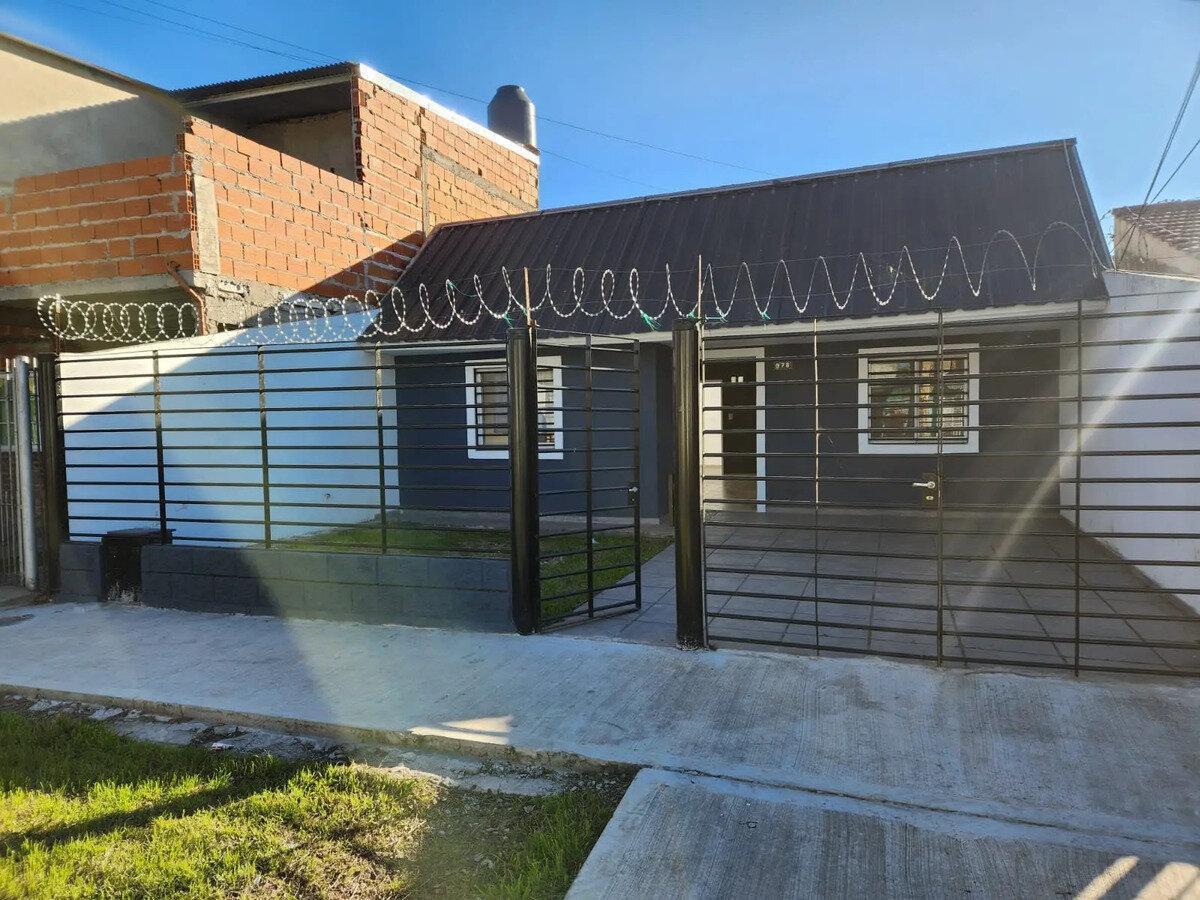 Foto de Venta Ph Al Frente 3 Amb. Patio Y Cochera Banfield Permuta -, imagen 1