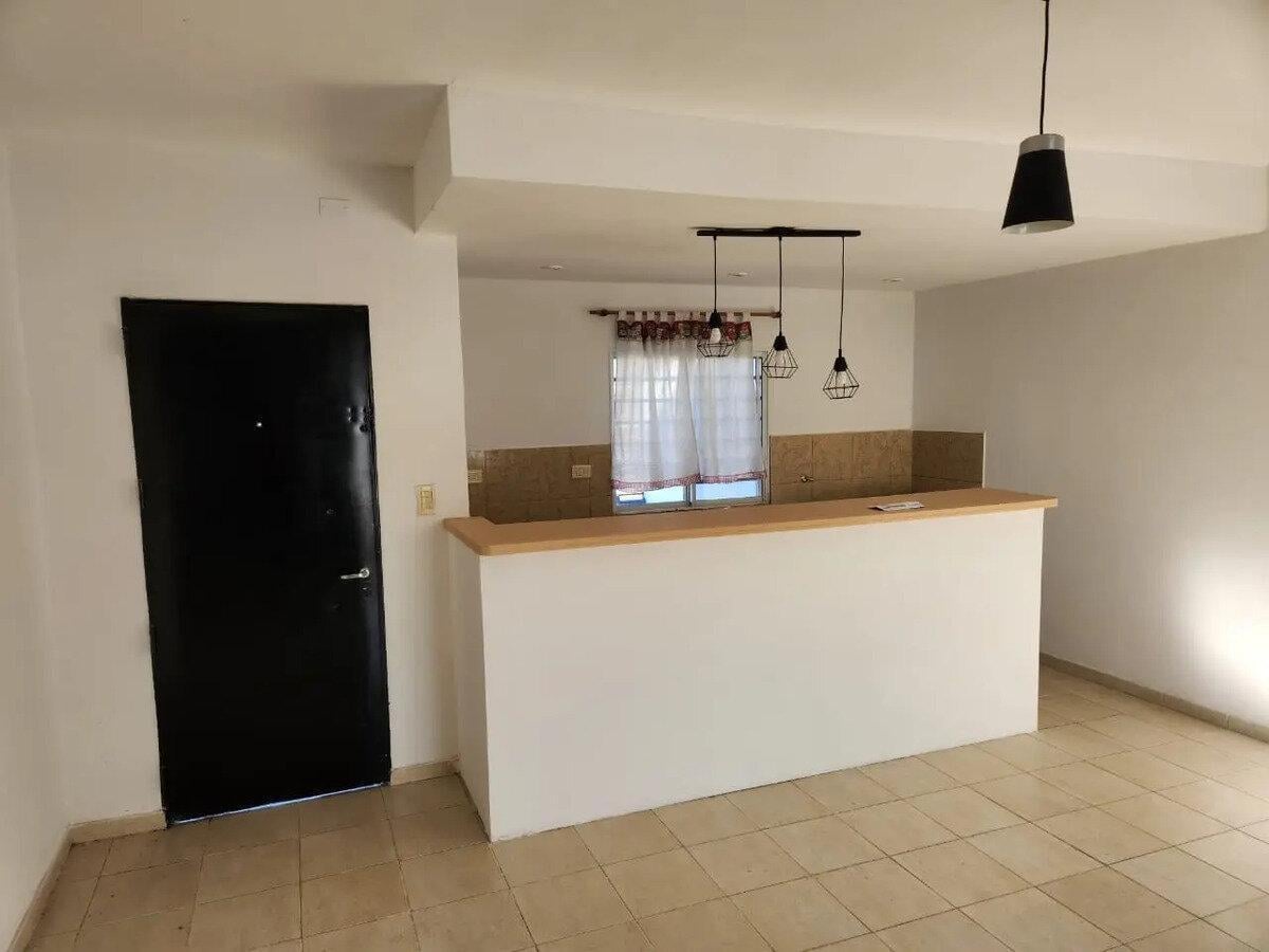 Foto de Venta Ph Al Frente 3 Amb. Patio Y Cochera Banfield Permuta -, imagen 3
