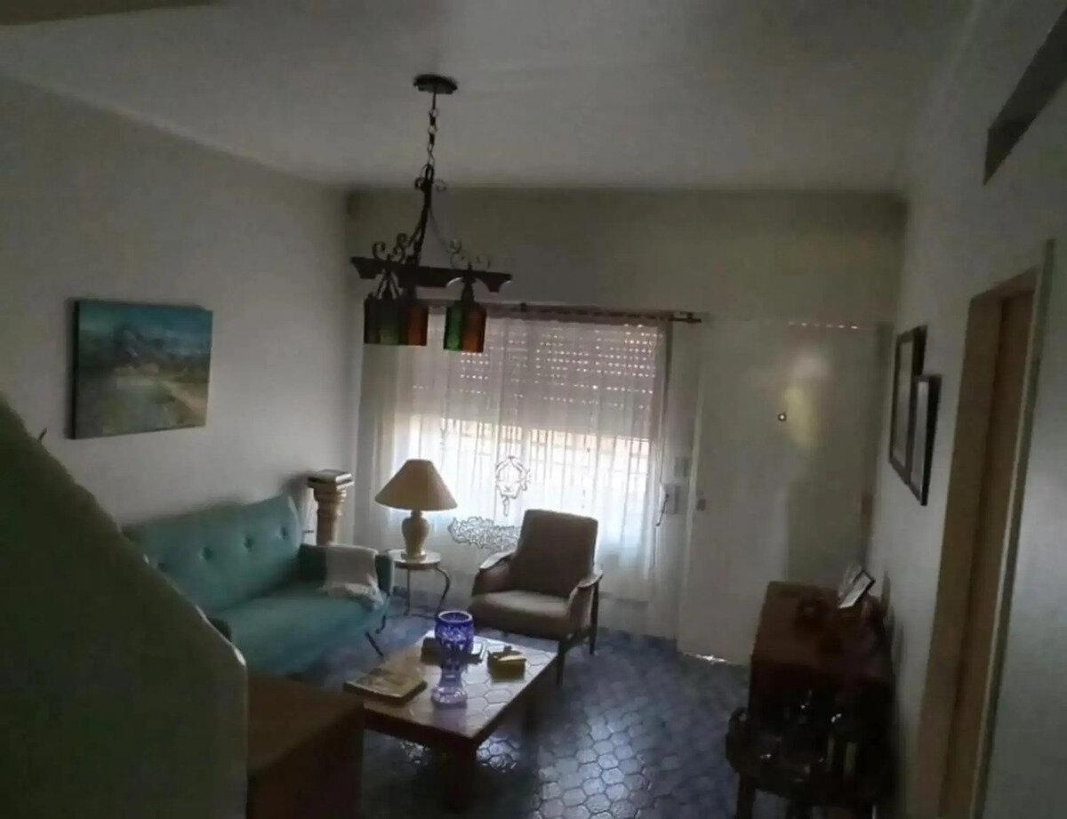 Foto de Venta Casa 5 Ambientes Con Garage Y Quincho, Lote 500 M2, Ac, imagen 2