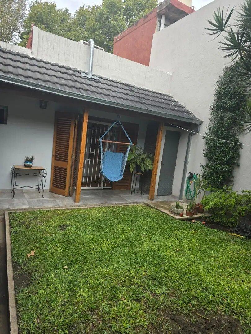 Foto de Casa 4 Amb Centro De Banfield Con Quincho, Garage Y Parque, imagen 2
