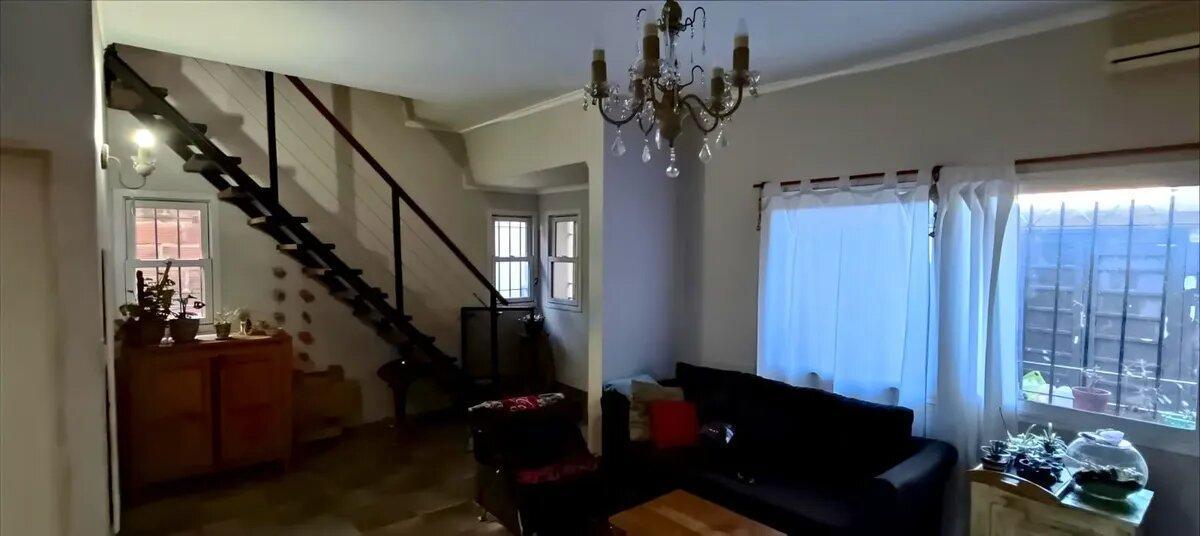 Foto de Casa 4 Ambientes Con 2 Cocheras Y Fondo Apto Credito, imagen 2