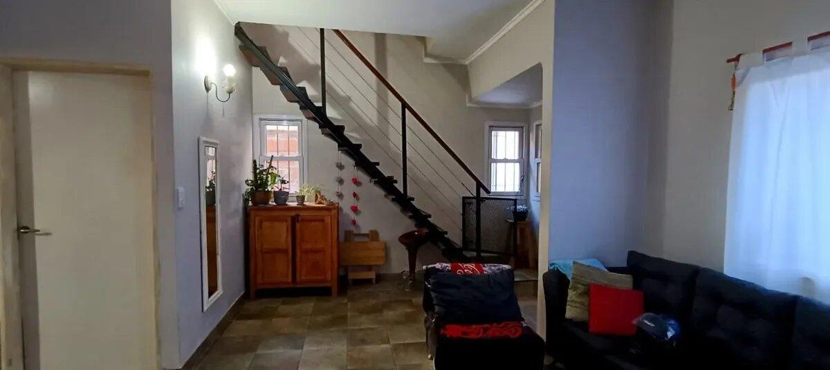 Foto de Casa 4 Ambientes Con 2 Cocheras Y Fondo Apto Credito, imagen 3
