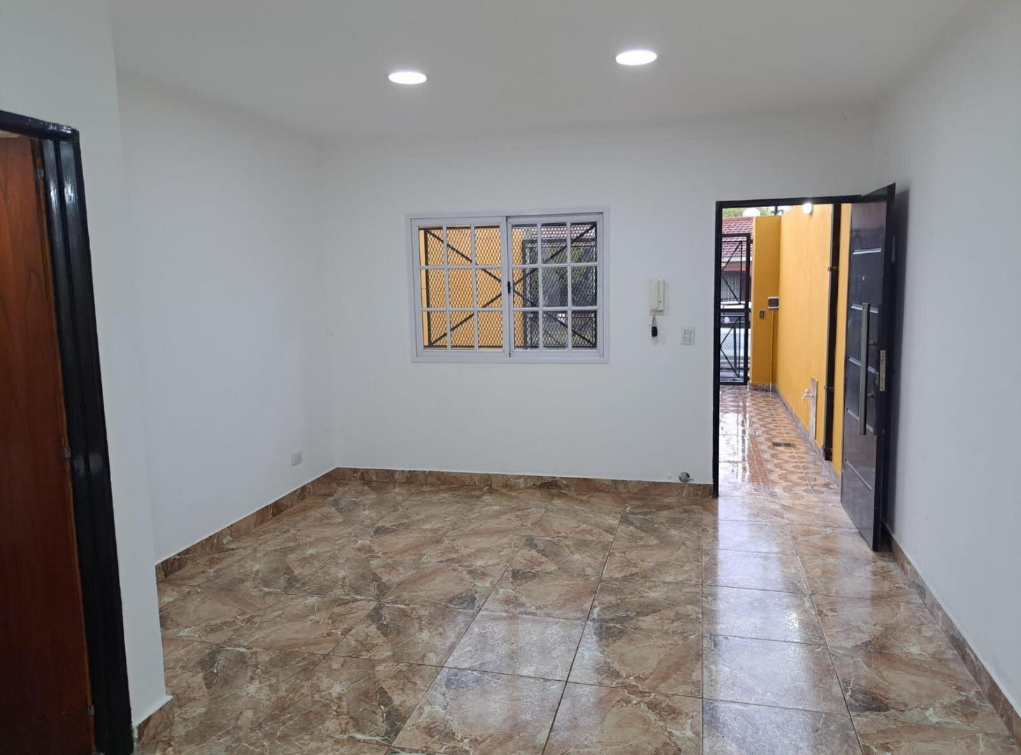 Foto de Duplex de 3 ambientes con cochera, patio y parrilla, imagen 3
