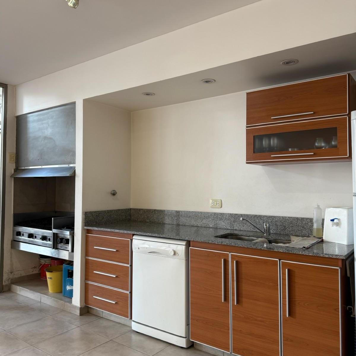 Departamento en Venta 4 Ambientes con Cochera y Balcón 1
