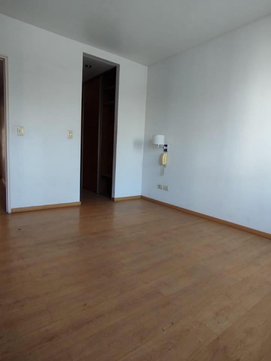 Departamento en Venta 4 Ambientes con Cochera y Balcón 3