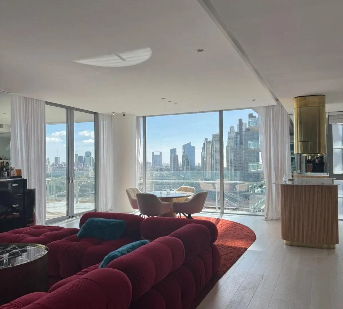 Departamento alquiler temporario en Puerto Madero SLS 4 ambientes con terraza piso alto 2