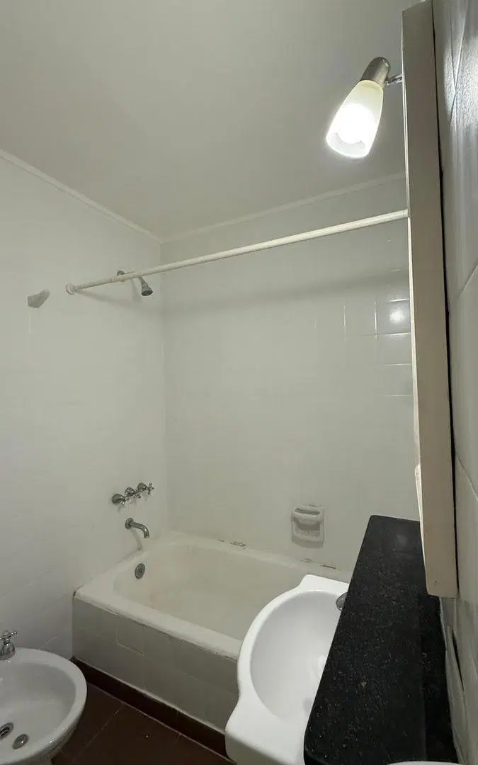 Departamento en venta dos ambientes en recoleta sin amoblar con balcon francés y lavadero 3