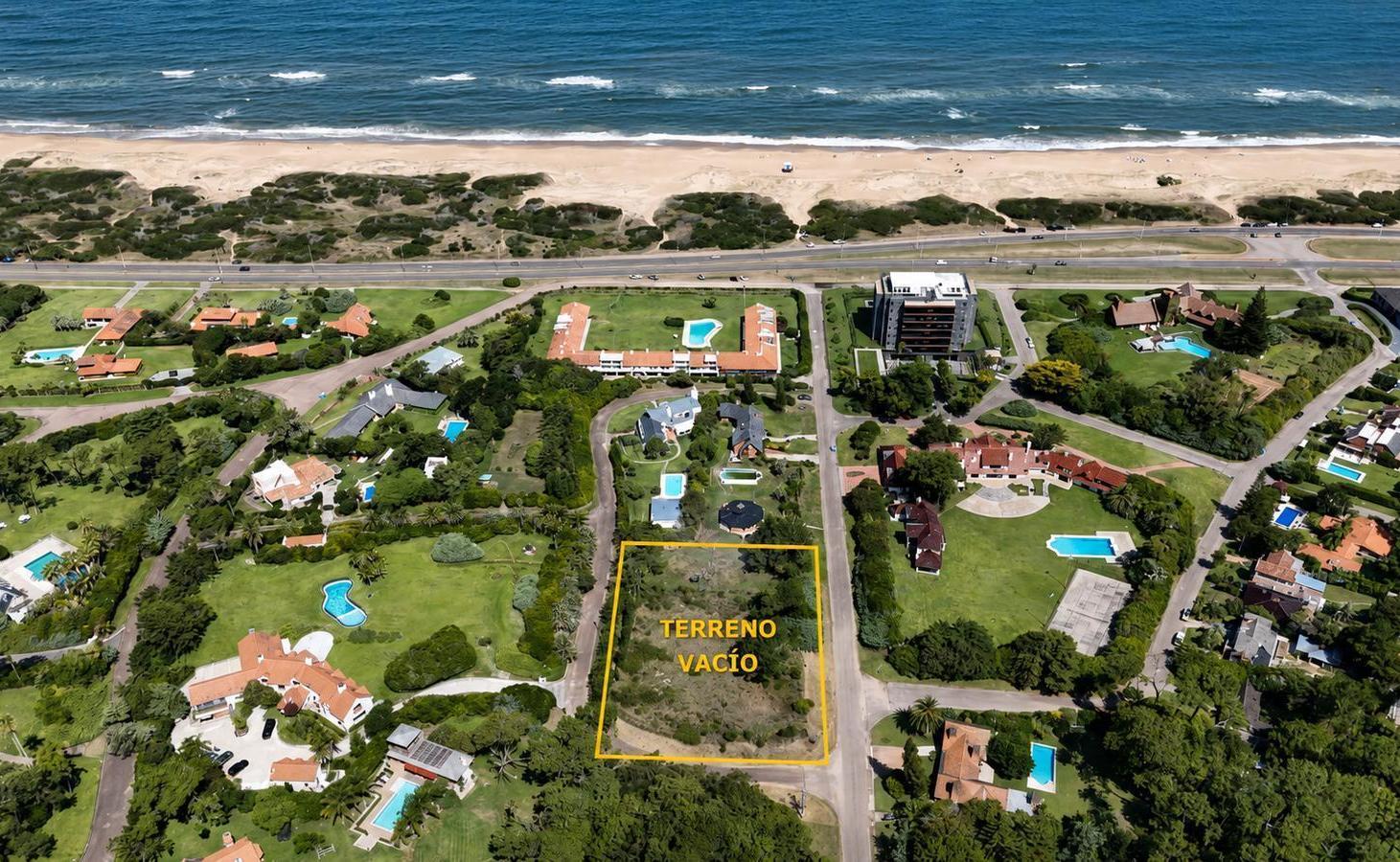 Terreno en venta Punta del Este en Montecarlo y Guadalajara a pasos del mar