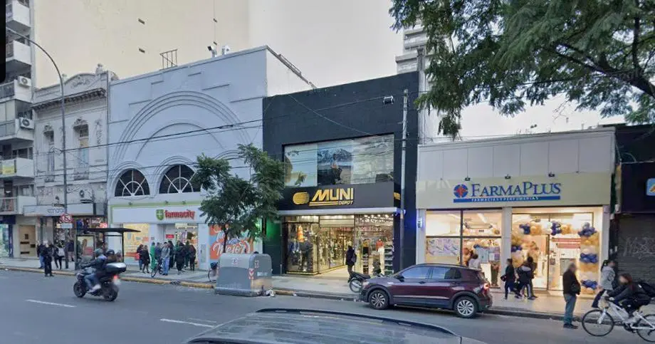 Local Comercial. Planta Baja: 8 x 41 m. 1º Piso: 300 m². Apto todo destino. 2