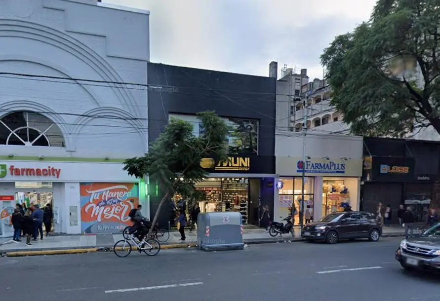Local Comercial. Planta Baja: 8 x 41 m. 1º Piso: 300 m². Apto todo destino. 3