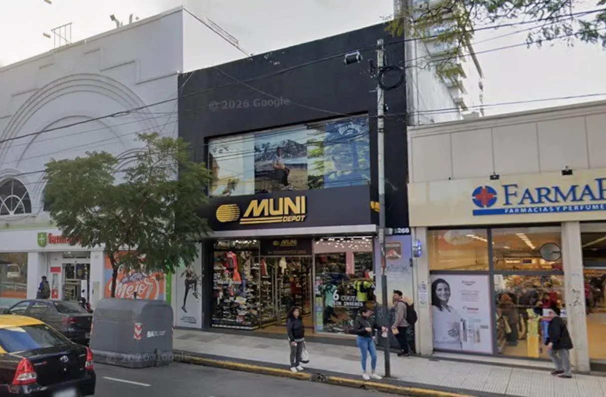 Local Comercial. Planta Baja: 8 x 41 m. 1º Piso: 300 m². Apto todo destino. 4