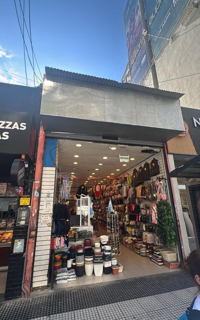 Local Comercial en Av. Santa Fe y Pueyrredon. Sin expensas. Apto todo destino