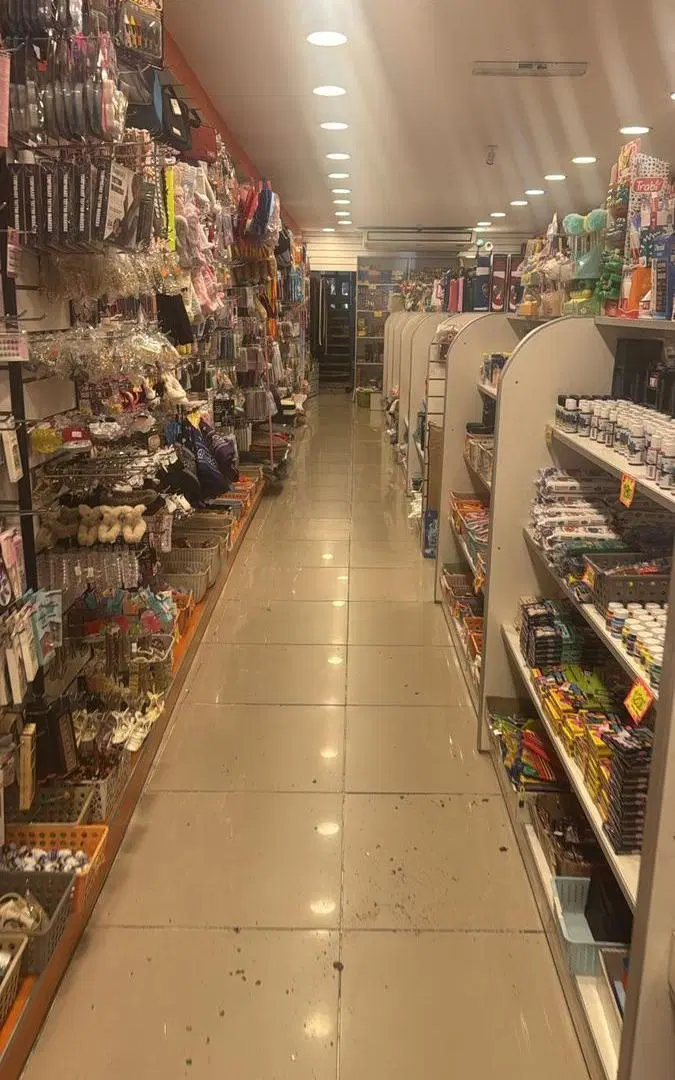Local Comercial en Av. Santa Fe y Pueyrredon. Sin expensas. Apto todo destino 4