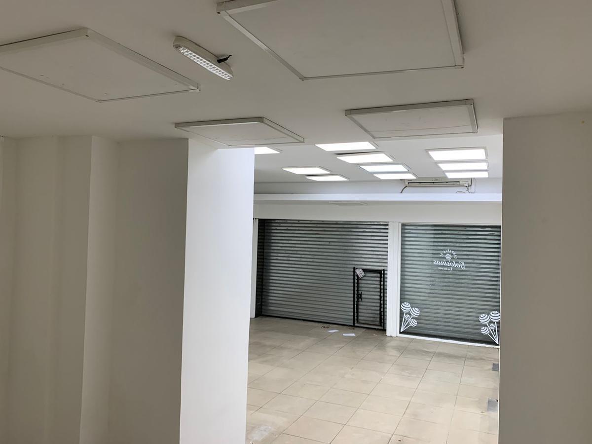 Local Comercial. Planta Baja: 5 x 12 m = 60 m². Subsuelo: 40 m².