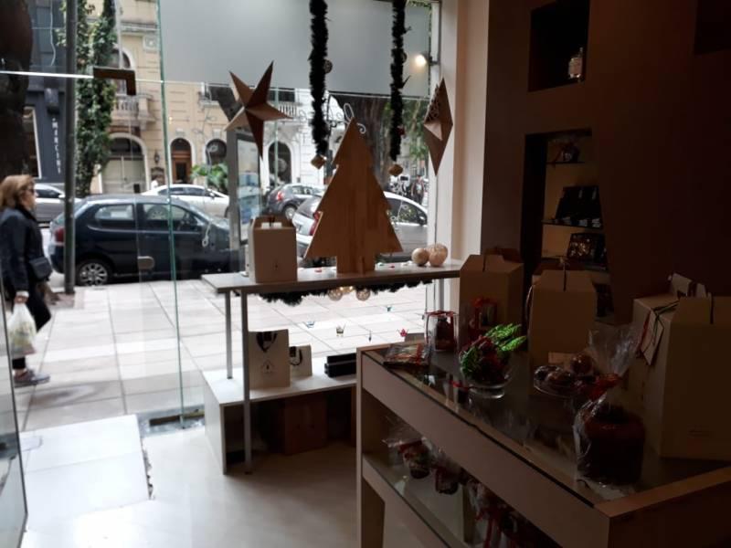 Foto de Local Comercial. Planta Baja: 3.50 x 6 m. A metros de Av. Cabildo, imagen 3