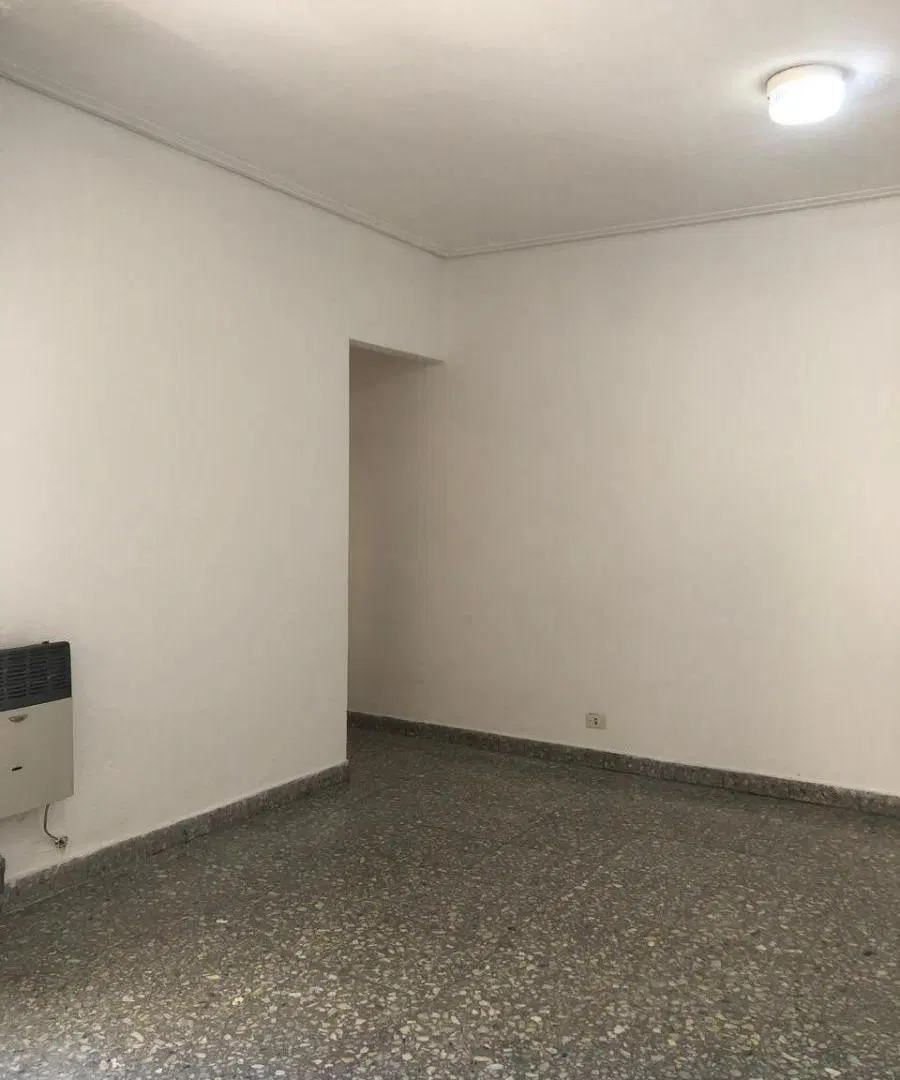 AMPLIO DEPARTAMENTO DE 2 AMBIENTES EN ALQUILER 3