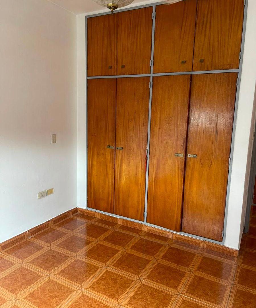 Foto de Excelente depto de 2 amb en alquiler en Pereyra Lucena 216, 1°B Lomas, imagen 2
