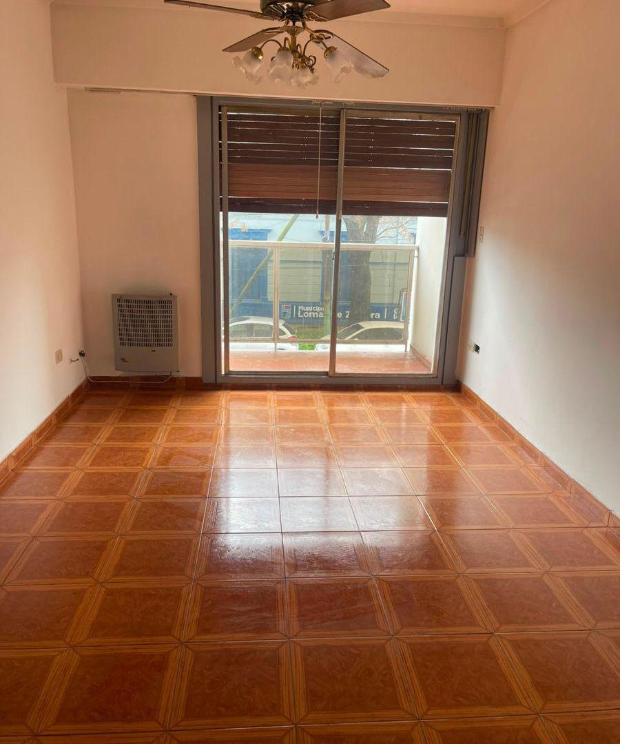 Foto de Excelente depto de 2 amb en alquiler en Pereyra Lucena 216, 1°B Lomas, imagen 5