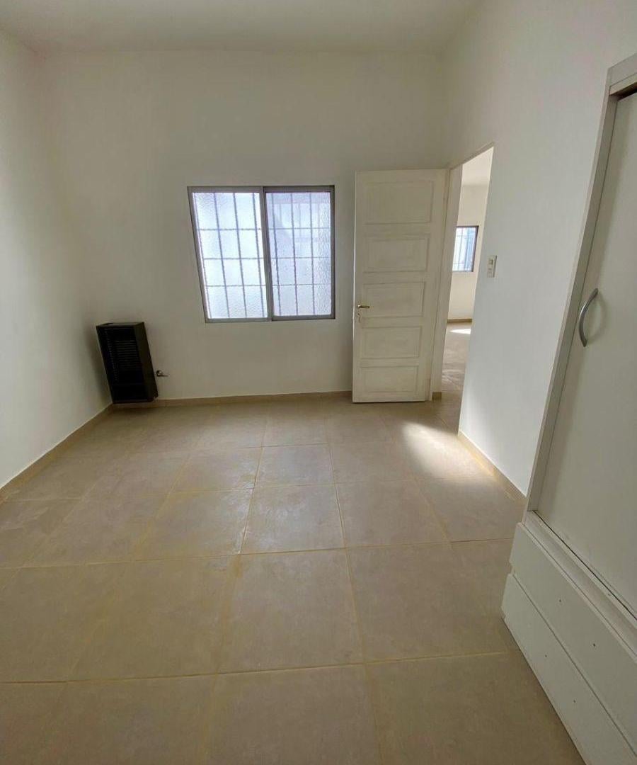 Foto de MUY LINDA CASA DE 3 AMBIENTES CON PATIO Y TERRAZA!!!, imagen 2