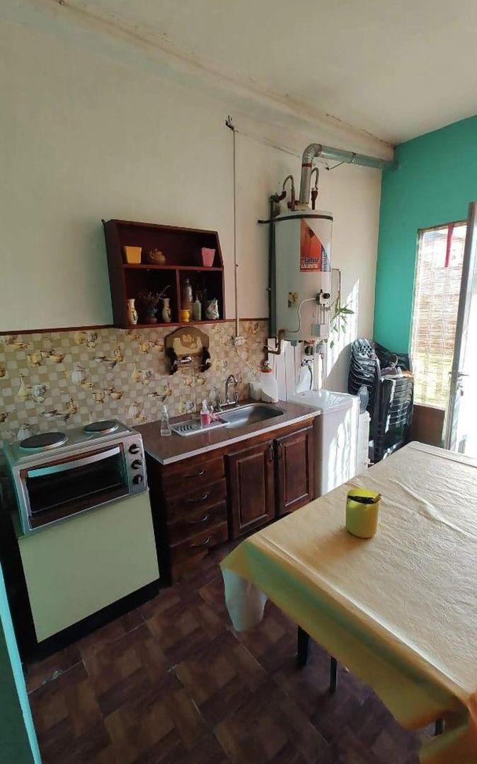 Foto de Casa 3 Amb c/ Garage, Fondo Libre y Dpto 2 Amb, imagen 4