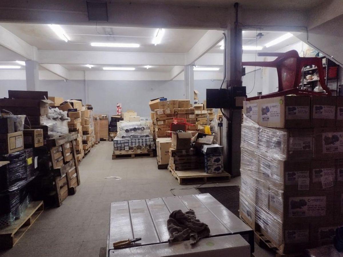 Foto de LA BOCA DEPOSITO Av Almirante Brown 776 entrada para camiones, grúa, imagen 2