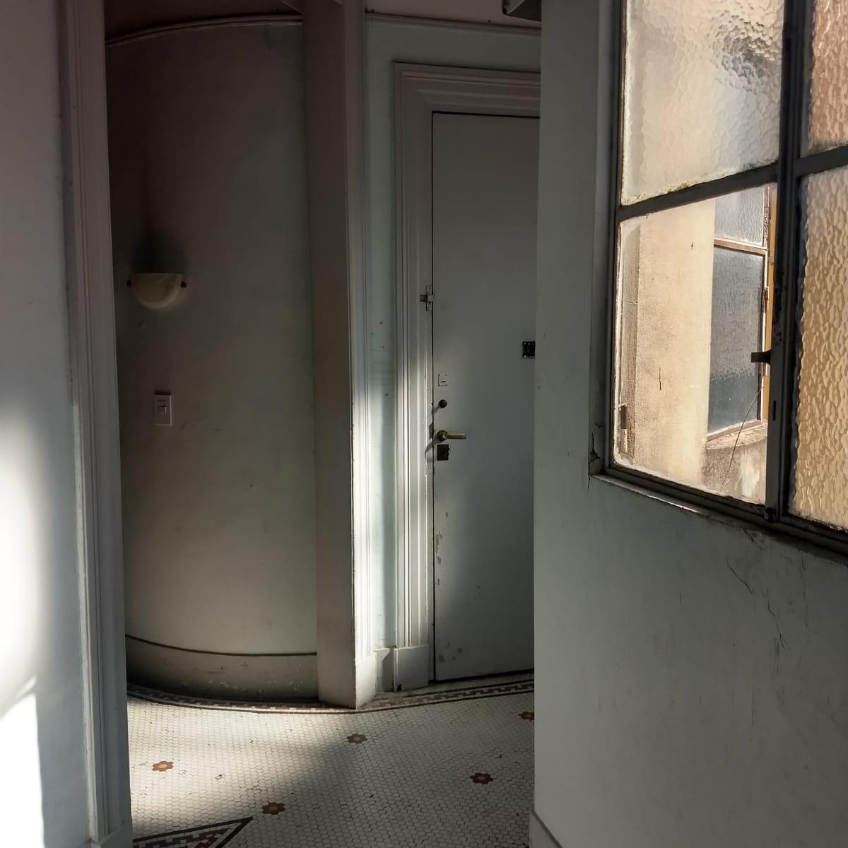Muy Luminoso Piso Antiguo en Balvanera 2