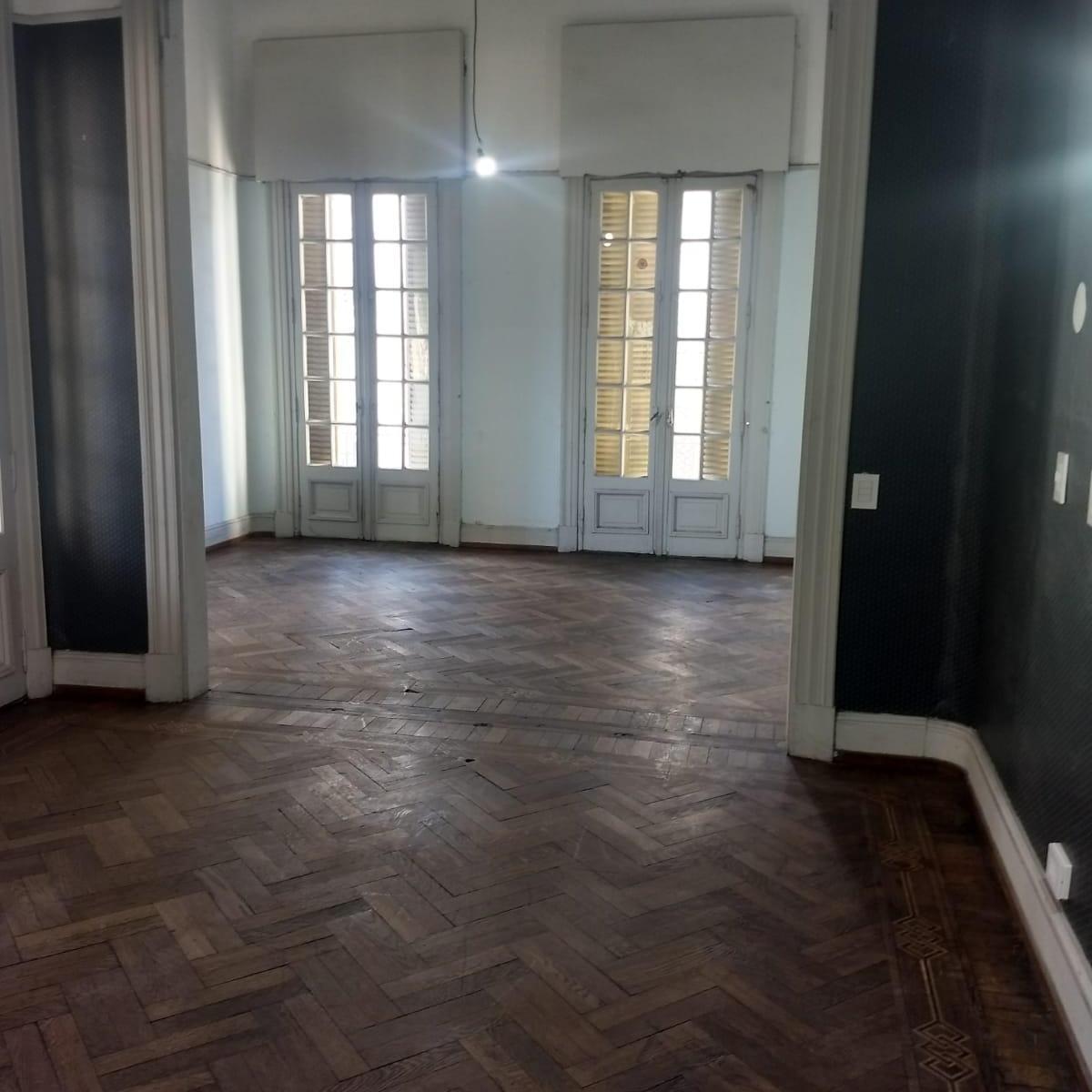 Muy Luminoso Piso Antiguo en Balvanera 1