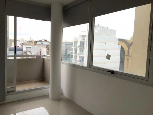 1 AMBIENTE 33m2- BALCON-CRFTE-IMPECABLE-SUPER LUMINOSO-SOBRE AV. CORRIENTES 3