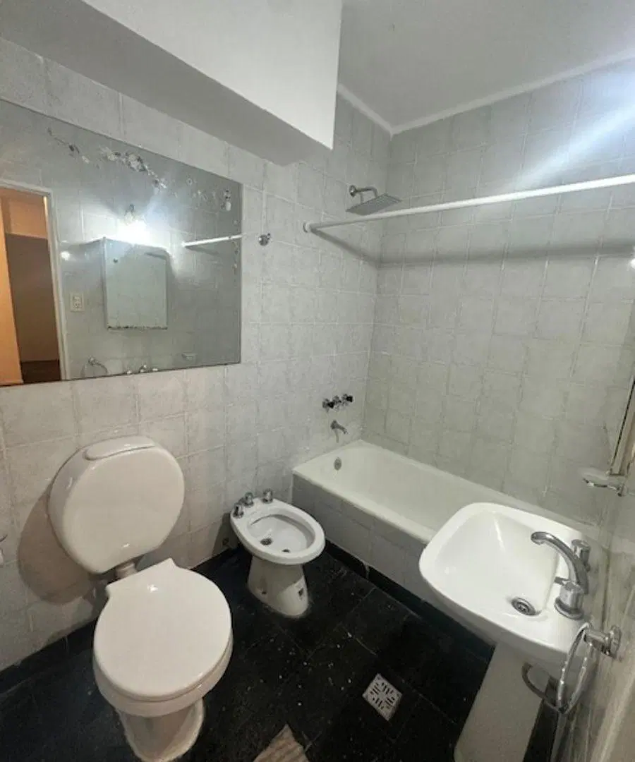 2 ambientes frente baño y cocina completos muy buen estado 3