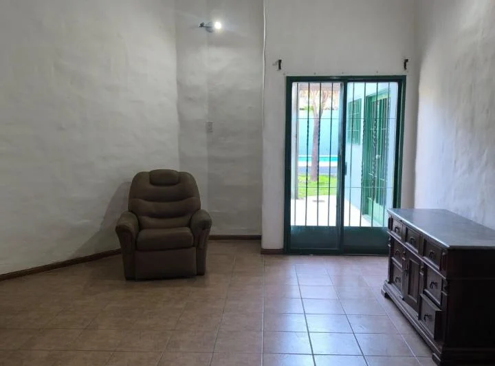 ALQUILER - EXCELENTE CASA CON 3 DORMITORIOS - B° EL REFUGIO  4