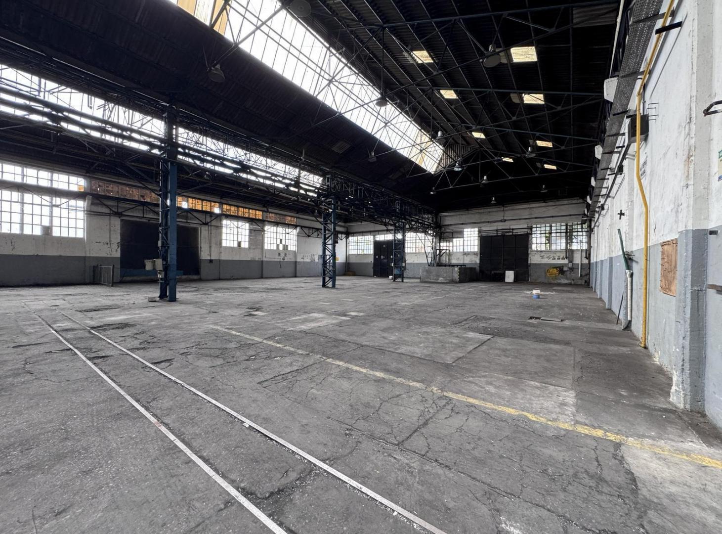 Foto de Alquiler o Venta Galpón 3300 m2, imagen 2